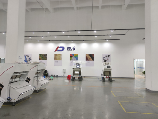آلة فرز التوابل الضوئية AC220V 50Hz 2T / H الإخراج