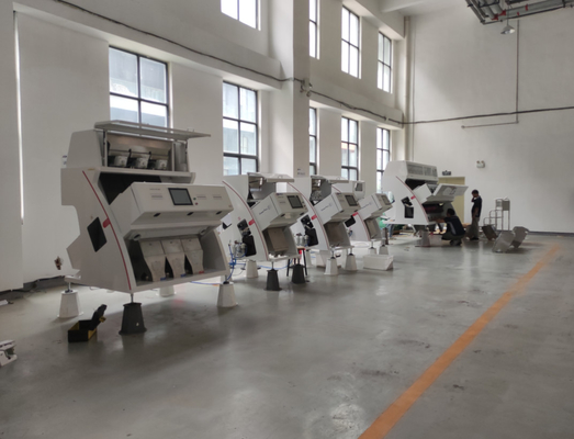 آلة فرز التوابل الضوئية AC220V 50Hz 2T / H الإخراج